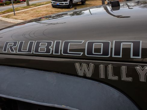 Used 2016 Jeep Wrangler Unlimited Rubicon w/ Connectivity Group image 10