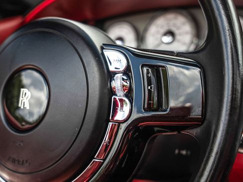 Used 2016 Rolls-Royce Dawn RWD image 47