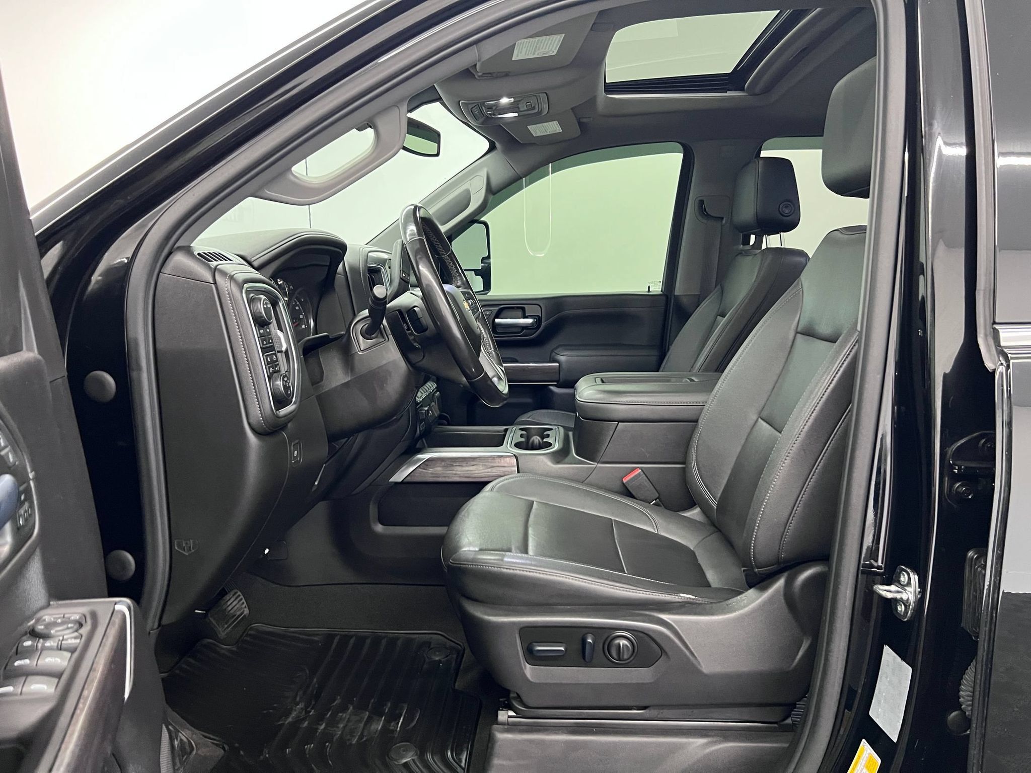 Used 2022 Chevrolet Silverado 2500 LTZ w/ LTZ Convenience Package AWD/4WD image 5