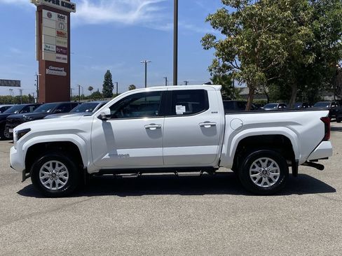 Used 2026 Toyota Tacoma SR5 AWD/4WD image 32