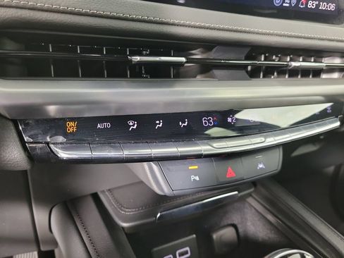 Used 2025 Cadillac XT4 Premium Luxury FWD image 26