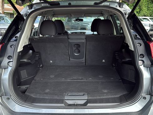 Used 2018 Nissan Rogue SV AWD/4WD image 24