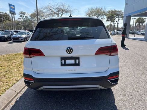 Used 2024 Volkswagen Taos SE image 5