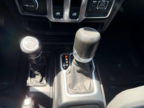 Used 2021 Jeep Wrangler Sport AWD/4WD image 18