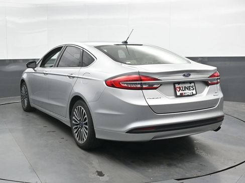 Used 2018 Ford Fusion SE w/ Fusion SE Technology Package FWD image 8