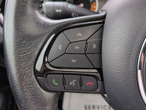 Used 2019 Jeep Renegade Altitude w/ UConnect 8.4 Nav Group AWD/4WD image 18