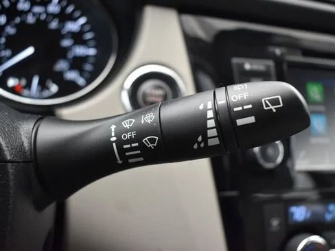 Used 2021 Nissan Rogue Sport SL AWD/4WD image 26