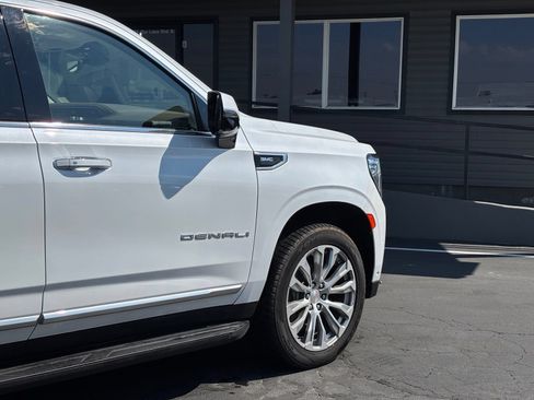 Used 2023 GMC Yukon Denali AWD/4WD image 4