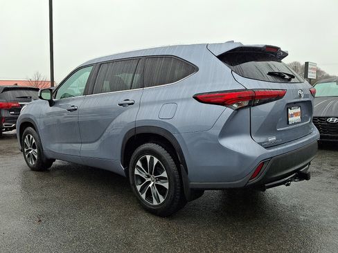 Used 2021 Toyota Highlander XLE image 4