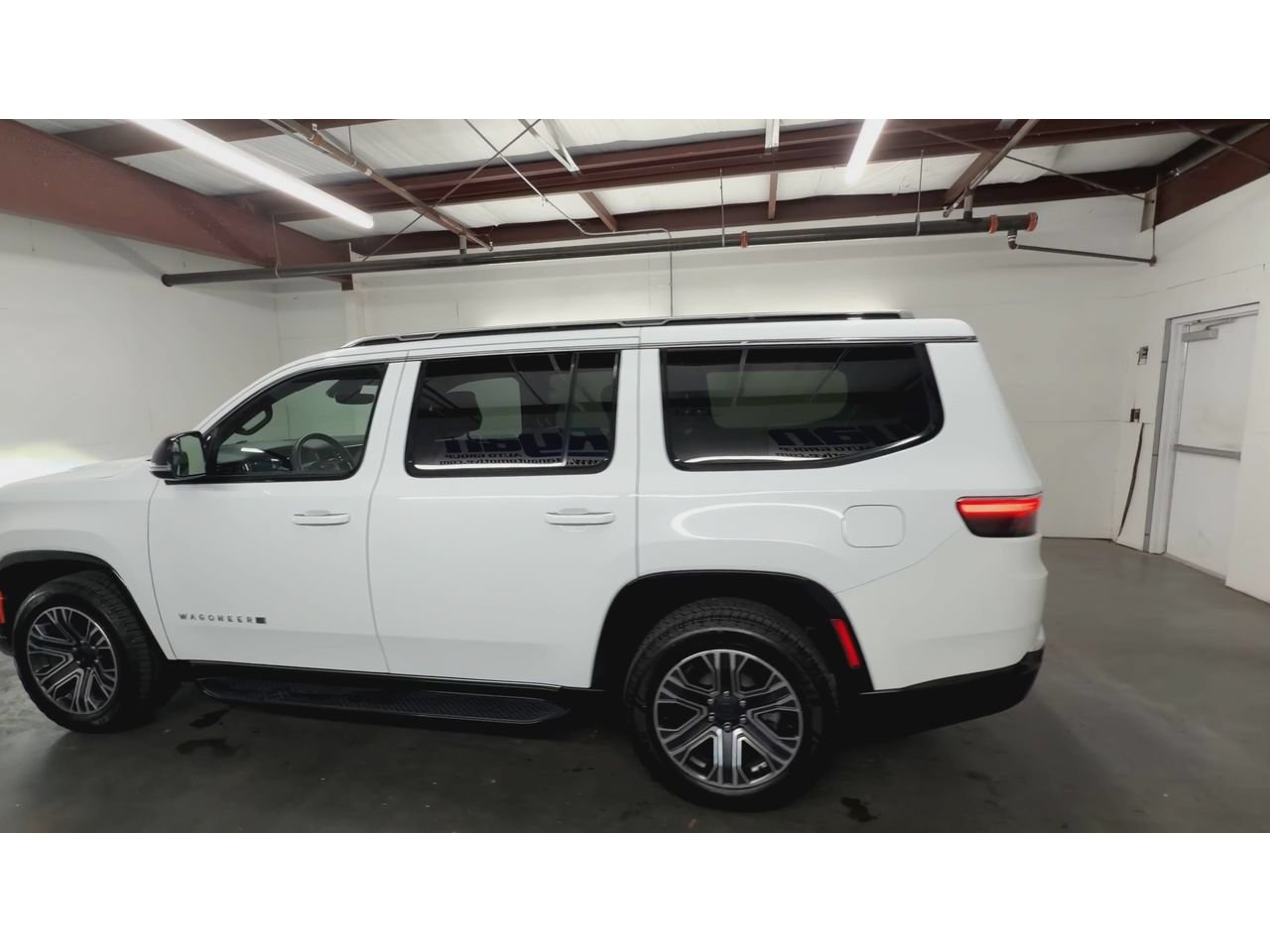 Used 2024 Jeep Wagoneer Series II w/ Flexible Seating Group RWD image 6
