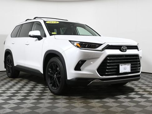 Used 2024 Toyota Grand Highlander AWD image 9