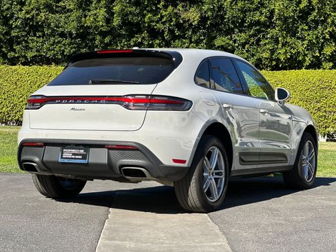 Certified 2025 Porsche Macan AWD/4WD image 8