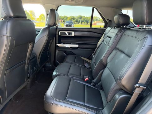 Used 2023 Ford Explorer XLT w/ Equipment Group 202A AWD/4WD image 26