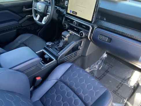 Certified 2025 Toyota 4Runner 4WD image 10