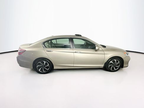 Used 2017 Honda Accord EX image 10