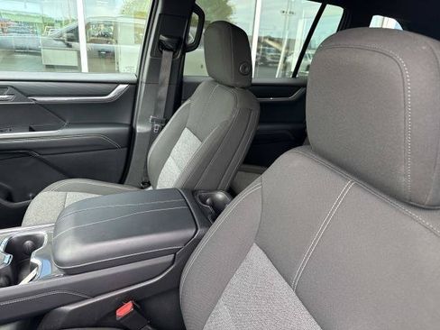 Used 2025 GMC Acadia Elevation FWD image 10