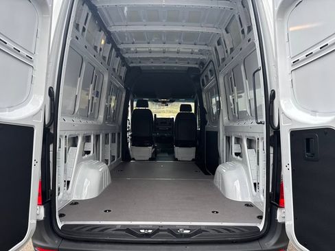 New 2025 Mercedes-Benz Sprinter 2500 image 27