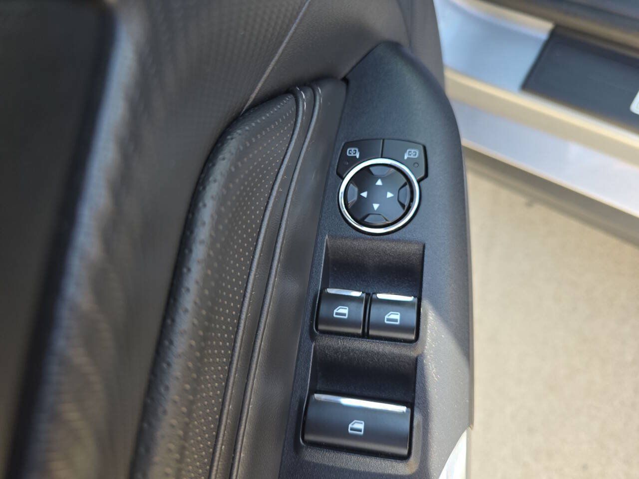Used 2025 Ford Mustang Premium RWD image 29