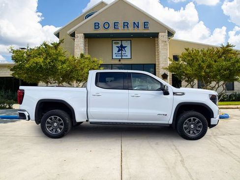 Used 2024 GMC Sierra 1500 AT4 w/ Technology Package AWD/4WD image 8