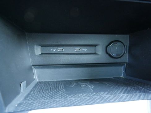 Used 2023 Volkswagen Taos SEL image 33