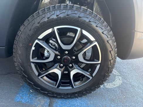 Used 2025 Jeep Compass Trailhawk AWD/4WD image 30