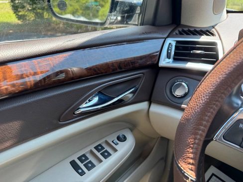 Used 2011 Cadillac SRX Luxury FWD image 25