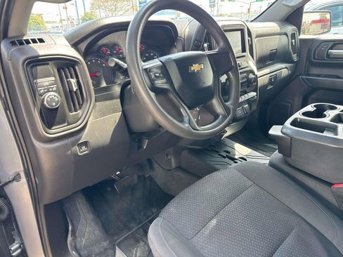 Used 2019 Chevrolet Silverado 1500 Custom w/ Custom Value Package RWD image 19