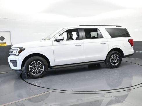 Used 2024 Ford Expedition Max XLT image 2