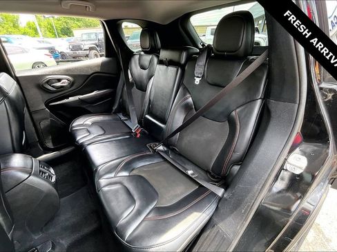 Used 2021 Jeep Cherokee Trailhawk AWD/4WD image 21