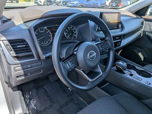 Used 2023 Nissan Rogue SV FWD image 14