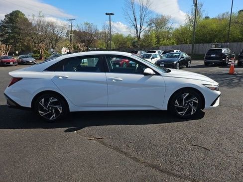 Certified 2025 Hyundai Elantra Limited image 5