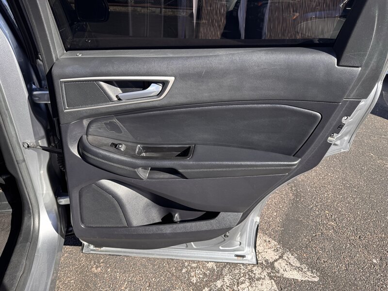 Used 2020 Ford Edge SEL FWD image 14