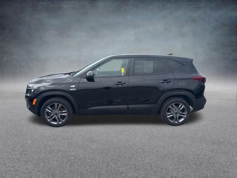 Used 2021 Kia Seltos LX AWD/4WD image 2