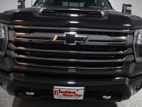 Used 2024 Chevrolet Silverado 2500 High Country w/ High Country Premium Package image 4