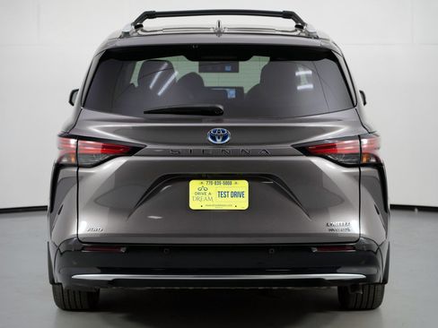 Used 2024 Toyota Sienna Limited image 55