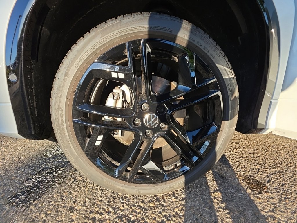 Certified 2026 Volkswagen Tiguan SE R-Line AWD/4WD image 27