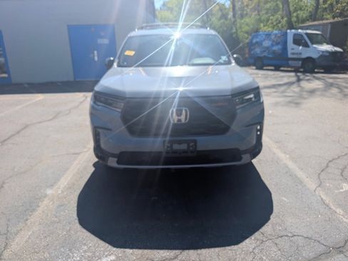 Used 2023 Honda Pilot TrailSport image 4