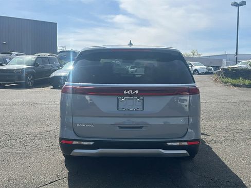 Used 2024 Kia Carnival EX FWD image 5