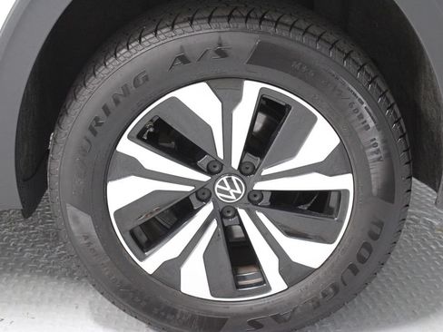 Used 2024 Volkswagen Atlas Cross Sport SE AWD/4WD image 19