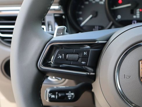 New 2026 Porsche Macan image 29