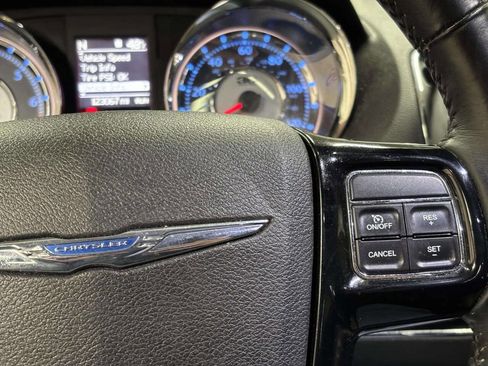 Used 2014 Chrysler Town & Country Touring-L FWD image 34