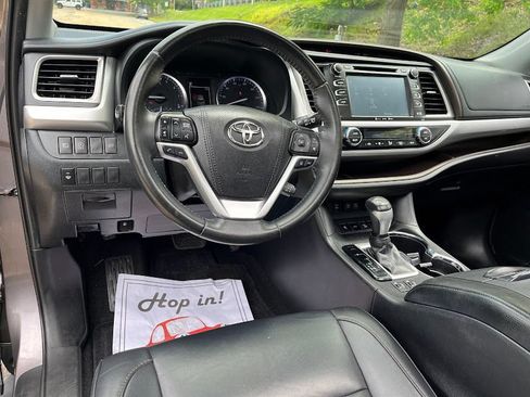 Used 2019 Toyota Highlander XLE AWD/4WD image 10