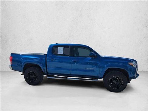 Used 2017 Toyota Tacoma SR5 w/ SR5 Appearance Package (SM) RWD image 4