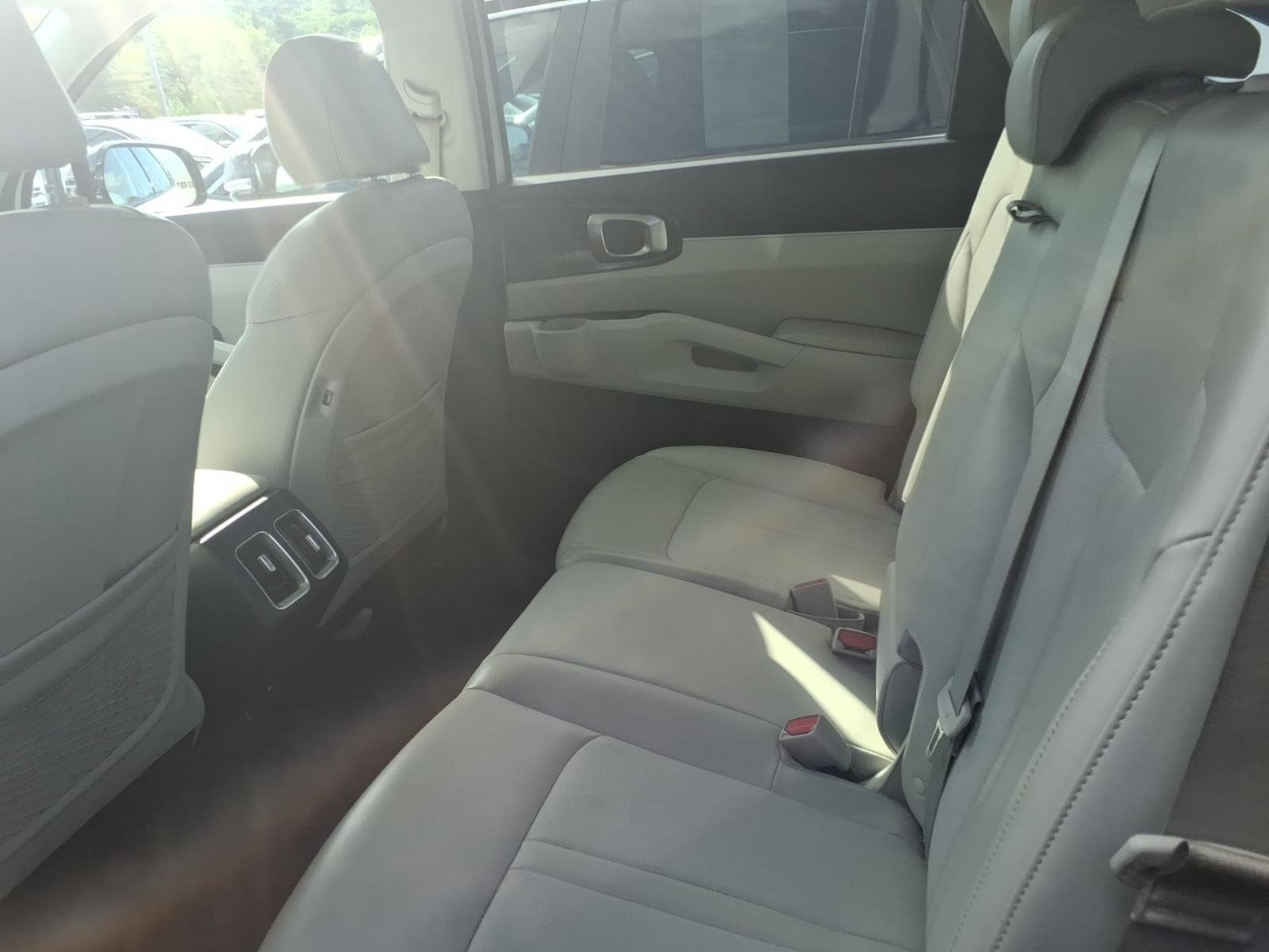 Used 2022 Kia Sorento S w/ Panoramic Sunroof Package FWD image 8