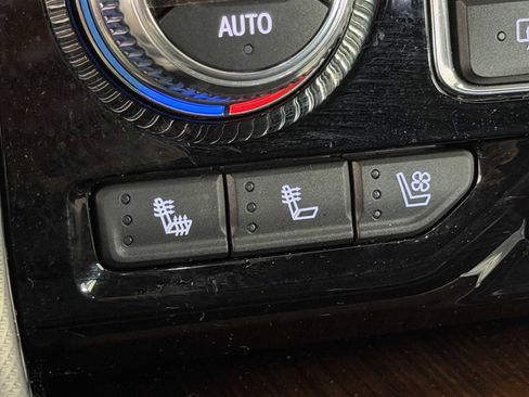 Used 2021 GMC Yukon Denali w/ Denali Premium Package image 36