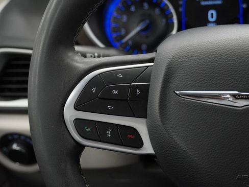 Used 2023 Chrysler Voyager LX image 32