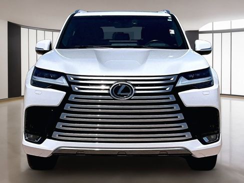 Used 2024 Lexus LX 600 4WD w/ Luxury Package image 3