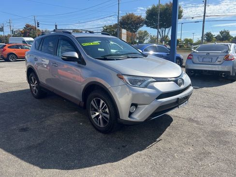 Used 2018 Toyota RAV4 XLE image 7