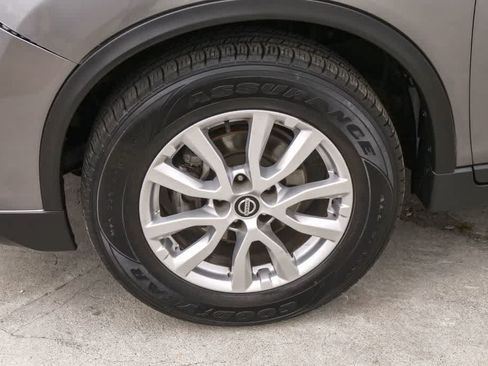 Used 2018 Nissan Rogue SV FWD image 5