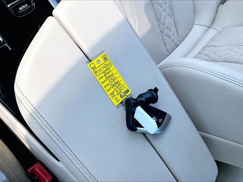 Used 2023 BMW 530i w/ Premium Package RWD image 15